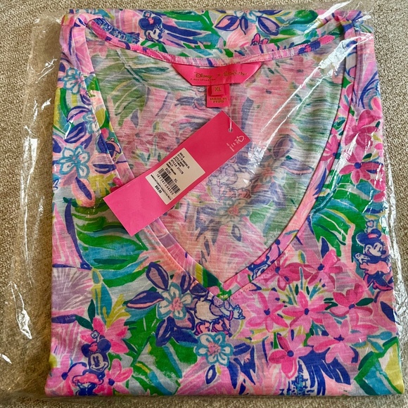 Lilly Pulitzer Etta V Neck Tee Size XL Disney Dreamin Size XL NWT - Picture 2 of 3